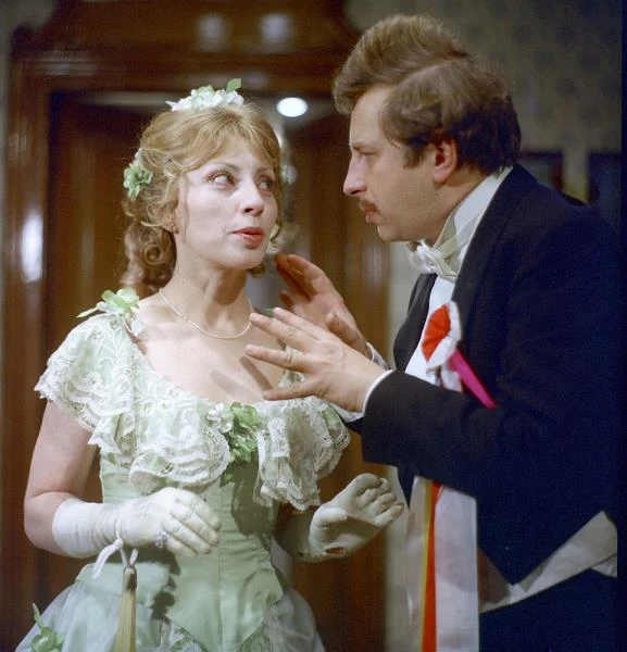 Do najwybitniejszych teatralnych kreacji Polony należą: niezapomniana Rachela w "Weselu" Wyspiańskiego (1977) w reżyserii Jerzego Grzegorzewskiego, oraz Dulska w widowisku Andrzeja Wajdy "Z biegiem lat, biegiem dni" (1978). Wyrazistą postać Anieli Dulskiej powtórzyła na ekranie w telewizyjnej wersji "Z biegiem dni..." w reżyserii Wajdy (na zdjęciu).