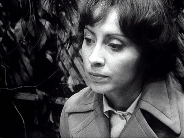 Ekranowym debiutem Anny Polony był występ w filmie Jana Łomnickiego "Kontrybucja" (1966) - tragicznej historii młodego konspiratora, który spełniwszy podczas okupacji obowiązek wobec swych najbliższych, popada w konflikt z organizacją, za co musi zapłacić życiem. Polony zagrała niewielką rolę dziewczyny o pseudonimie Wronka.