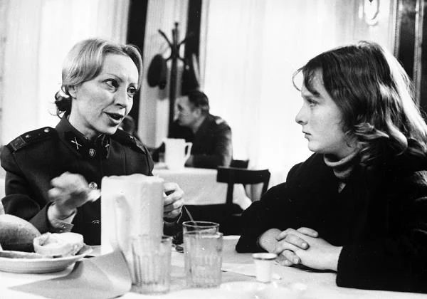 Do najważniejszych kinowych kreacji aktorki należy rola Magdy Egri w "Dzienniku dla moich dzieci" (1982) Marty Meszaros (na zdjęciu). Polony zagrała także w innych filmach węgierskiej reżyserki: "Dzienniku dla moich ukochanych" (1987), "Dzienniku dla mojego ojca i matki" (1990) oraz w "Siódmym pokoju" (1995).