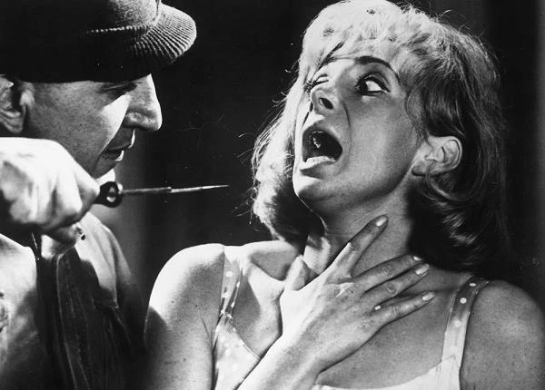 W "Parszywej dwunastce" Roberta Aldricha (1967) Savalas stworzył jedną ze swych najlepszych kinowych kreacji wcielając sie w postać religijnego fanatyka i erotycznego psychopaty Archera Maggotta. Aktor powrócił również na ekran w dwóch sequelach: "Parszywej dwunastce 3: Zabójczej misji" (1987) i "Parszywej dwunastce 4" (1988), gdzie zagrał postać majora Wrighta.