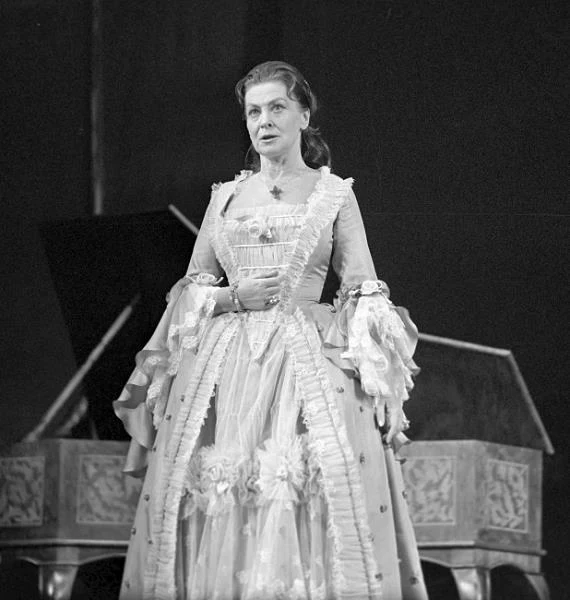 Maria Stuart w dramacie Słowackiego, Królowa Elżbieta w "Don Carlosie" i Lady Milford w "Intrydze i miłości" Schillera, Szimena w "Cydzie" Corneille'a, Królowa Małgorzata w "Ryszardzie III" Shakespeare'a, czy Izabela Łęcka w "Lalce" - to największe kreacje Niny Andrycz, które przeszły do legendy polskiego teatru, fot. Mariusz Szyperko