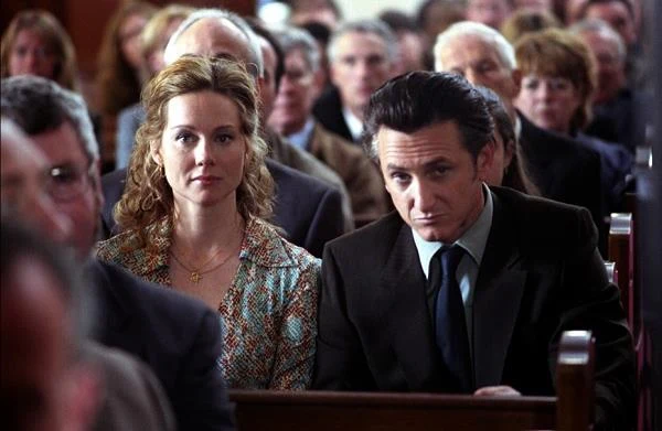 W tym samym roku przyszło jej kolejny raz pracować z Clintem Eastwoodem. W wyreżyserowanej przez niego "Rzece tajemnic" - adaptacji powieści Dennisa Lehane'a - wcieliła się w żonę głównego bohatera (Sean Penn).