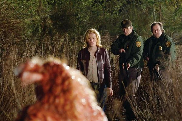 Ciężko wytłumaczyć, czemu Banks zgodziła się zagrać w horrorze "Robale" (2006). Widocznie, gdy nie otrzymuje się ciekawych propozycji, a trzeba zapłacić za rachunki, przyjmuje się wszystkie role, jakie się pojawiają na horyzoncie...