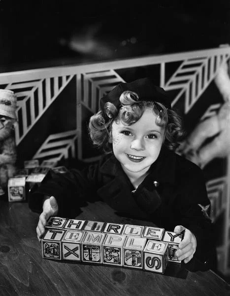 W wieku 85 lat zmarła Shirley Temple - największa dziecięca gwiazda w dziejach kina, w latach 30. XX w. zagrała w ponad 40 filmach.