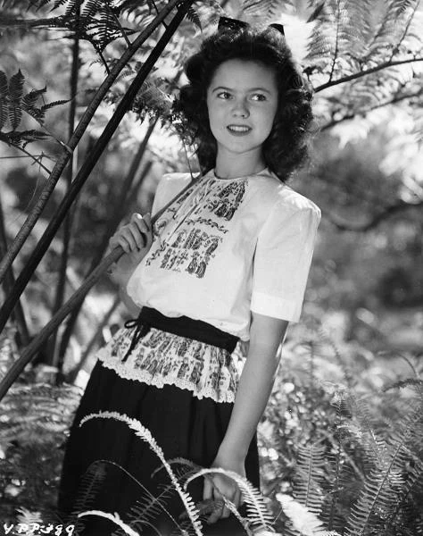 Pojawiła się jeszcze w telewizyjnej serii "Shirley Temple's Storybook" (1958-59), po czym rozpoczęła karierę polityczną z ramienia Partii Republikańskiej.