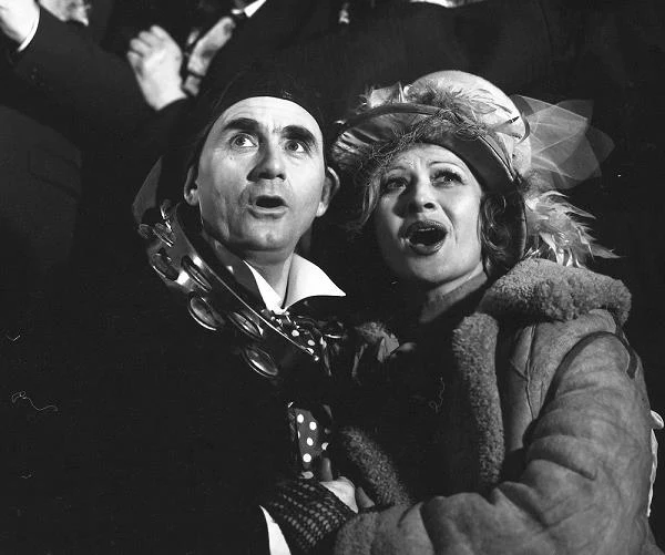 Jest laureatem wielu prestiżowych nagród, m.in. Nagrody im. Aleksandra Zelwerowicza (1987), nagród za role w spektaklach teatralnych i za kreacje w spektaklach telewizyjnych. Zdobył także Grand Prix dla najlepszego aktora za rolę w "Scenariuszu dla jednego aktora" (wg Schaeffera) na I Festiwalu Sztuk Wschodnioeuropejskich w Nowym Jorku (1995), nagrodę krytyki japońskiej za reżyserię "Iwony, księżniczki Burgunda" (1998), oraz Grand Prix na Polskim Festiwalu Filmowym w Gdańsku za rolę w filmie "Łabędzi śpiew" (na zdjęciu).

