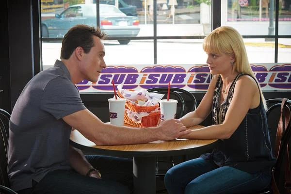 W 2012 roku na ekrany kin weszła kolejna odsłona serii "American Pie", tym razem o podtytule "Zjazd absolwentów". Scenarzyści w dalszym ciągu "wałkowali" w niej temat niekończącego się romansu Chrisa (Chris Klein) i Heather (Suvari). W 2012 roku na ekrany kin weszła kolejna odsłona serii "American Pie", tym razem o podtytule "Zjazd absolwentów". Scenarzyści w dalszym ciągu "wałkowali" w niej temat niekończącego się romansu Chrisa (Chris Klein) i Heather (Suvari).