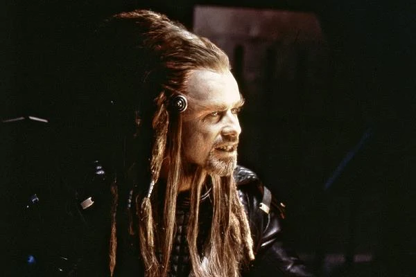 Pierwsza dekada XXI wieku przyniosła kolejny przestój w karierze. W 2000 roku wystąpił w "Bitwie o Ziemię" (na zdjęciu) obwołanej jednym z najgorszych filmów wszech czasów, oraz "Terenie prywatnym", który przyniósł mu kolejną nominację do Złotej Maliny.