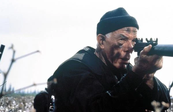 Zmarł na atak serca 29 sierpnia 1987 r. w Tucson w stanie Arizona, w wieku 63 lat. Jego ostatnim filmem pozostaje "Oddział Delta" (1986), w którym wystąpił u boku Chucka Norrisa - fot. Cannon Films