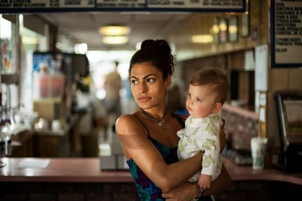 Eva Mendes w filmie "Drugie oblicze" (2012) Eva Mendes w filmie "Drugie oblicze" (2012)