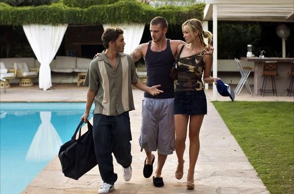 W 2005 roku ponownie spotkała się na planie filmowym z  Emilem Hirschem. Był obok Justina Timberlake'a jedną z gwiazd opartego na faktach dramatu kryminalnego "Alpha Dog" Nicka Cassavetesa. W filmie zagrali także: Ben Foster, Anton Yelchin, Bruce Willis i Sharon Stone.
