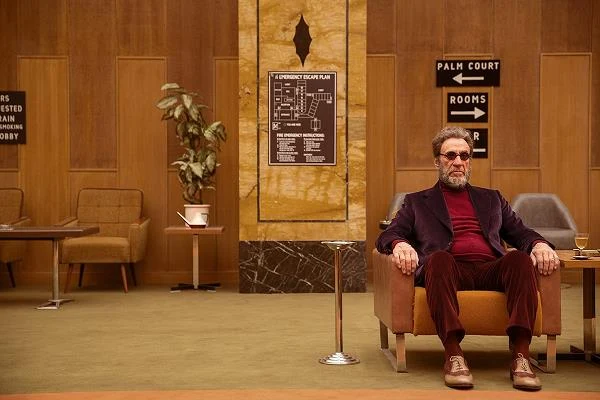 F. Murray Abraham w scenie z filmu "Grand Budapest Hotel"