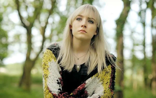 Kolejny obraz w filmografii Ronan - "Jeżeli nadejdzie jutro" Kevina Macdonalda - pojawił się w Polsce tylko na DVD. Zagrała w nim 15-letnią Amerykankę Daisy, która zostaje wysłana do rodziny na angielskiej wsi. Początkowo zamknięta w sobie, z czasem zaczyna doceniać uroki swojego nowego miejsca zamieszkania. Gdy poznaje Eddiego (George MacKay), wydaje jej się, że odkryta właśnie miłość ochroni ich przed wojenną zawieruchą. Wkrótce jednak zostaną rozdzieleni.
