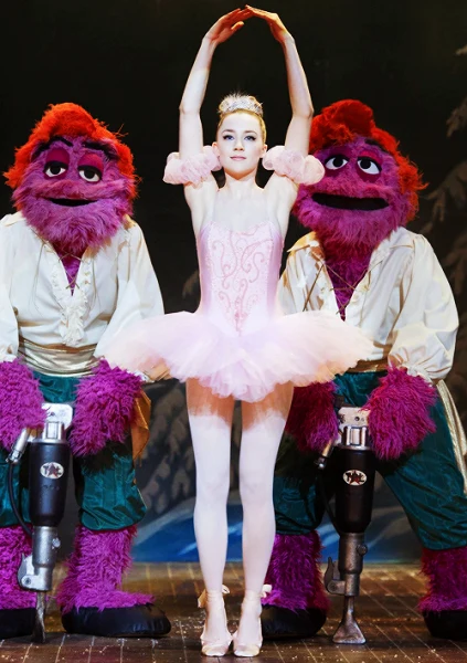 I na koniec - cameo w nowych "Muppetach". Saoirse Ronan zaskoczyła wszystkich występem godnym primabaleriny!