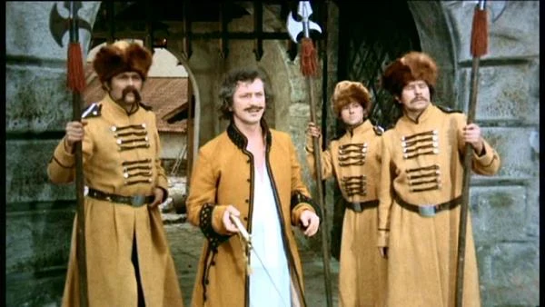 Pierwowzorem postaci murgrabiego był groźny sierżant z filmu "Fanfan Tulipan", któremu nic nigdy się nie udawało. "Ta postać tak bardzo mi się spodobała, że wziąłem ją sobie za wzór" - mówi Marian Kociniak. Na potrzeby produkcji zapuścił, jak inni aktorzy, długie włosy. - Aby zagrać w "Janosiku" musiałem umieć jeździć konno, posługiwać się szablą. Praca szła gładko, a reżyser nam ufał i często przystawał na nasze propozycje. To był wspaniały czas - wspomina aktor.