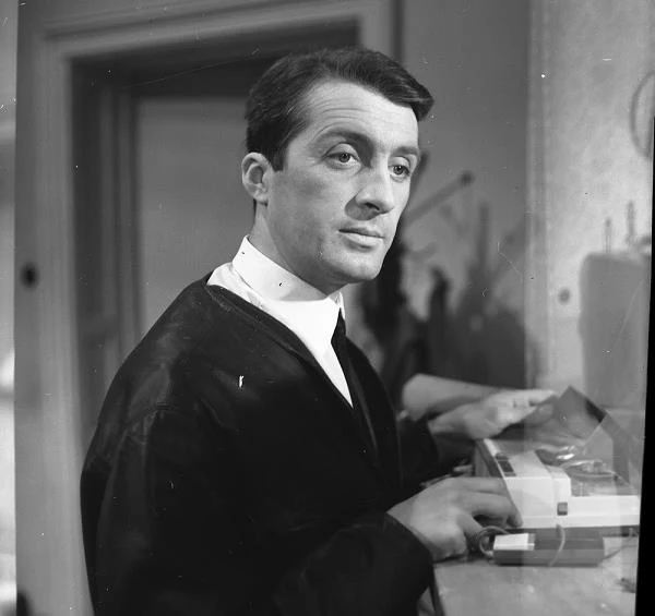 W kolejnym obrazie Janusza Weycherta "Cierpkie głogi" (1966) Kopiczyński zagrał reportera Polskiego Radia, bliskiego przyjaciela głównej bohaterki, granej przez Barbarę Krafftówną wiejskiej nauczycielki Marty.
