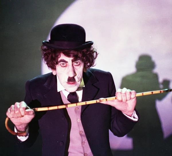 Zagrał też świetne role w komediach muzycznych dziejących się w przedwojennej Polsce :"Halo Szpicbródka" i "Lata dwudzieste, lata trzydzieste" (na zdjęciu). Kino nie wykorzystało w pełni jego talentu. "Janek Kobuszewski jest zmarnowanym Chaplinem polskiego kina" - pisała o aktorze Agnieszka Osiecka.