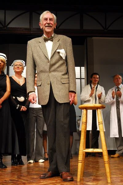 Kobuszewski związany był przez wiele lat z Teatrem Kwadrat w Warszawie. Zebrał wiele pozytywnych recenzji za role, w które tam się wcielił. Grał Rotmistrza w "Damach i huzarach" Aleksandra Fredry, tytułowego "Wstrętnego egoistę" Francoise Dorina oraz tytułowego "Czarującego łajdaka" Pierre'a Chesnota. Był też reżyserem tych dwóch ostatnich sztuk.

