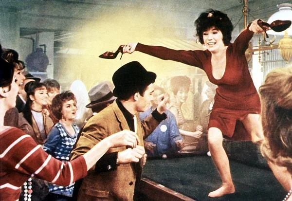 W 1963 roku MacLaine wystąpiła w głównej roli w musicalu "Słodka Irma"  w reżyserii Billy'ego Wildera. Otrzymała kolejną nominację do Oscara, ale już w rywalizacji o Złoty Glob nie miała sobie równych.