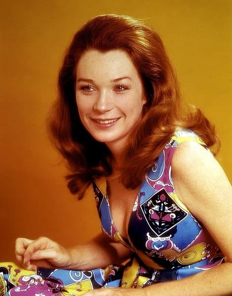 W 1970 roku MacLaine była gospodynią serii programów telewizyjnych zatytułowanych "Shirley's World" (na zdjęciu). Od 1977 roku występowała w Las Vegas z własnym show, z którym objechała Europę i Amerykę Południową.