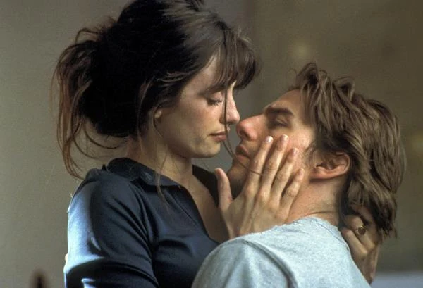 Co ciekawe, zaledwie cztery lat później Cruz powtórzyła graną w "Otwórz oczy" rolę Sofii w hollywoodzkim remake'u produkcji Amenabara. W "Vanilla Sky" Camerona Crowe'a rolę Noriegi przejął z kolei Tom Cruise.