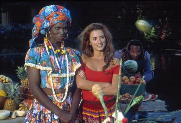 Początkowo aktorka nie umiała jednak skorzystać z otrzymanej szansy. Raczej bez echa przeszły jej role w "Kobiecie na topie" (2000), gdzie wcieliła się w piękną kucharkę...