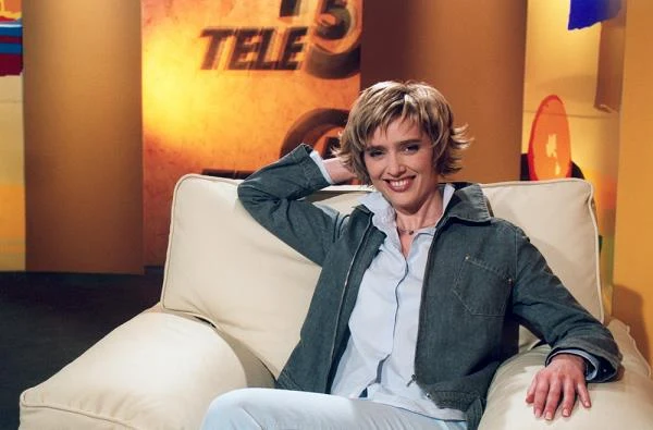 Po zakończeniu przygody z TVP dziennikarka nawiązała współpracę ze stacją Tele 5. "Początkowo prowadziłam [tam] studio, do którego zapraszałam gości, potem własny program 'Dzień z gwiazdą', w którym sama byłam gościem w domach znanych osób. Odwiedziłam z kamerą m.in. Janusza Zaorskiego, Zbigniewa Niemczyckiego i Andrzeja Strzeleckiego" - Luft napisała na swej stronie internetowej.