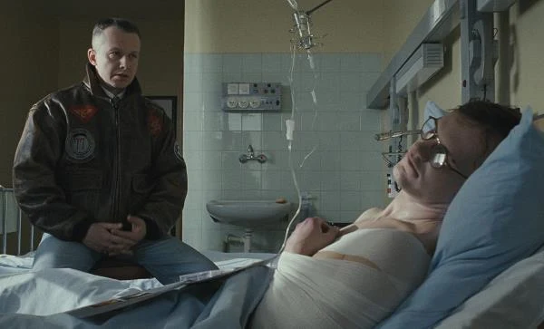 Bogusław Linda i Cezary Pazura w filmie "Psy" - fot. Kino RP