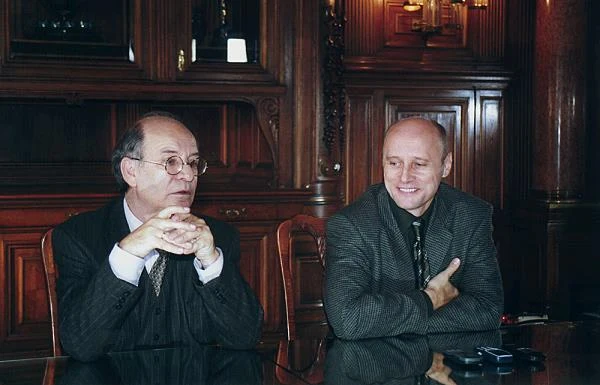 Aktor pojawił się także w takich filmach, jak "Czarne chmury" (1973) Andrzeja Konica, "Co mi zrobisz jak mnie złapiesz" (1978) Stanisława Barei, "Europa, Europa" (1990) Agnieszki Holland oraz w "Karierze Nikosia Dyzmy" (2002 - na zdjęciu) Jacka Bromskiego.