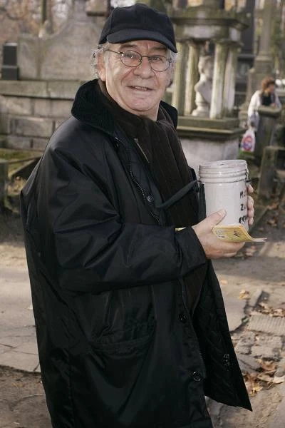 Włodzimierz Press jest również od wielu lat cenionym aktorem dubbingowym. Użyczył głosu kilkudziesięciu postaciom z kreskówek i to tym najbardziej znanym. To jego głosem przemawiali na przykład Smerf Łasuch, Kermit z "Ulicy Sezamkowej" i kot Sylwester z bajek z serii "Zwariowane melodie". Aktor dubbingował również bohaterów takich filmów, jak "Auta", "Charlie i fabryka czekolady", "Asterix i Obelix kontra Cezar", "Renifer Niko ratuje święta", "Roman barbarzyńca" oraz serii o przygodach Harry'ego Pottera.