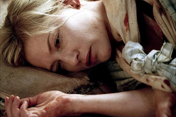 W filmie "Babel" (2007) Alejandro Gonzáleza Inárritu na podstawie scenariusza Guillermo Arriagi, przedstawiającym cztery równolegle się rozgrywające historie, osadzone w różnych krajach, ale połączone jednym wydarzeniem.