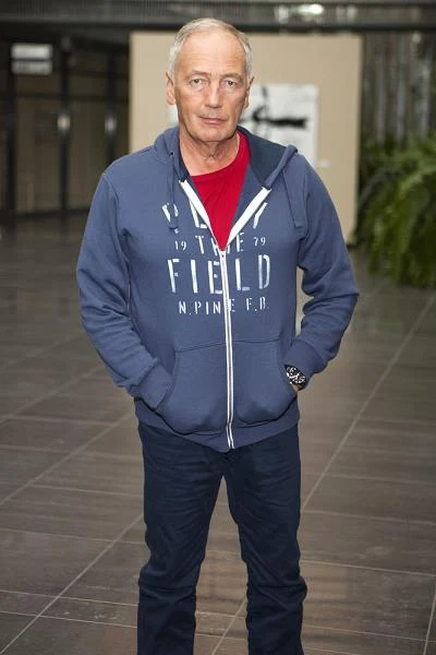 Przypomnijmy, że w grudniu 2013 zmarła żona Karola Strasburgera. Aktor kontynuował jednak pracę, nie rezygnując z prowadzenia "Familiady", teraz znów będzie można oglądać go w "Pierwszej miłości".