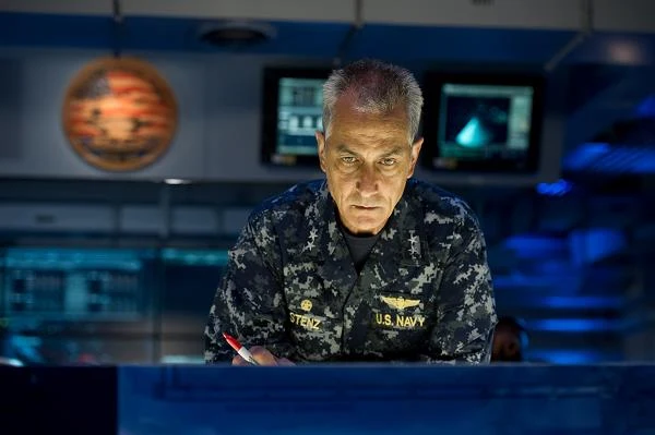 David Strathairn w scenie z filmu "Godzilla"