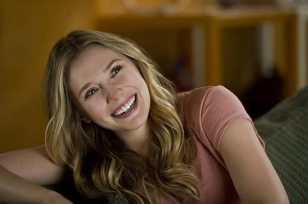 Elizabeth Olsen w scenie z filmu "Godzilla"
