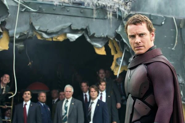 Michael Fassbender w scenie z filmu "X-Men: Przeszłość, która nadejdzie"