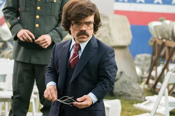 Peter Dinklage w scenie z filmu "X-Men: Przeszłość, która nadejdzie"