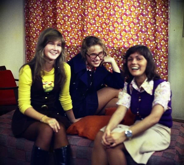 Po raz pierwszy przed kamerą Torbicka, jeszcze pod panieńskim nazwiskiem Loska, pojawiła się w 1975 roku w filmie "Mniejszy szuka dużego" w reżyserii Konrada Nałęckiego. Wcieliła się w epizodyczną rolę koleżanki głównej bohaterki Filomeny (Magda Nałęcka); rola była tak mało znacząca, że jej nazwisko nie pojawiło się w czołówce.