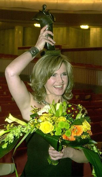 Pierwszego Wiktora w karierze Torbicka otrzymała w 1994 roku. Osiem lat później z taką radością prezentowała piątą statuetkę Akademii Telewizji (w sumie ma ich aż 9!). W 2005 została odznaczona Srebrnym Medalem "Zasłużony Kulturze Gloria Artis", a w 2013 Krzyżem Kawalerskim Orderu Odrodzenia Polski - fot. Michal Rozbicki