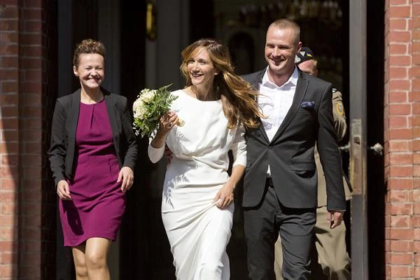 Ilona Ostrowska i Paweł Małaszyński na planie serialu "Misja Afganistan" (2012)