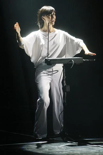 Poza aktorstwem wielką pasją Ilony Ostrowskiej jest śpiewanie - tutaj podczas Festiwalu Piosenki Aktorskiej we Wrocławiu (2009).