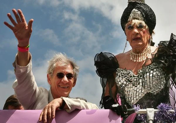 Aktor od wielu lat jest aktywnym orędownikiem praw gejów. Sam otwarcie, od 1988 roku, przyznaje się do homoseksualizmu.