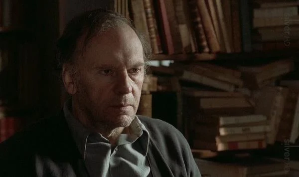 Obraz Kieślowskiego rywalizował w Cannes o Złotą Palmę, statuetka przypadła jednak wtedy Quentinowi Tarantino za "Pulp fiction". "Trzy kolory: Czerwony" został również doceniony przez amerykańską Akademię Filmową, otrzymując aż trzy nominacje do Oscara (reżyseria, zdjęcia i scenariusz oryginalny).