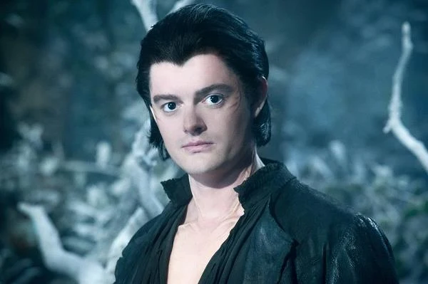 Sam Riley w scenie z filmu "Czarownica"