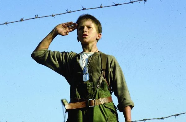 Niewiele osób wie, że przygoda Christiana Bale'a z kinem trwa już 27 lat! Jedną z jego pierwszych ról był występ w "Imperium Słońca" samego Stevena Spielberga.