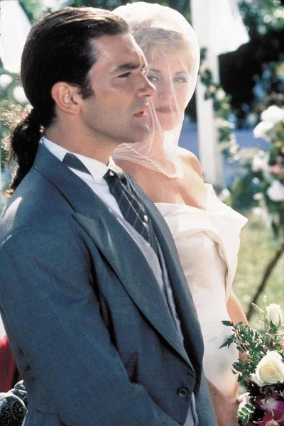 Griffith i Banderas pobrali się w 1996 roku, po tym jak nawiązali romans na planie filmowym komedii "Zbyt wiele". - Oboje mieliśmy wtedy partnerów, ale nie były to szczęśliwe związki. Byliśmy w podobnej sytuacji, to nam wiele ułatwiło - Banderas wspominał w rozmowie z "Show". Griffith i Banderas pobrali się w 1996 roku, po tym jak nawiązali romans na planie filmowym komedii "Zbyt wiele". - Oboje mieliśmy wtedy partnerów, ale nie były to szczęśliwe związki. Byliśmy w podobnej sytuacji, to nam wiele ułatwiło - Banderas wspominał w rozmowie z "Show".