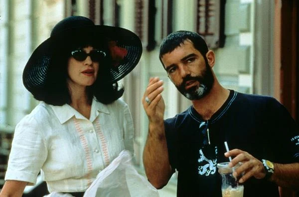 - Cieszymy się naszymi sukcesami. Nigdy ze sobą nie rywalizowaliśmy. Miałem okazję nawet reżyserować swoją żonę [w filmie "Wariatka z Alabamy" - na zdjęciu]. To było jak prowadzenie ferrari! Fantastyczne doświadczenie! - opowiadał Banderas.

