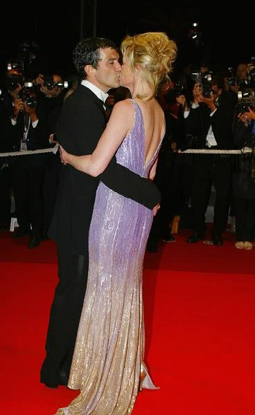 W 2003 roku amerykański magazyn "Star" opublikował zestawienie par, które okazują sobie czułość w sposób, który czytelnikom najbardziej przypada do gustu. Okazało się, że w tym elemencie wspólnego życia na Amerykanach największe wrażenie zrobili własnie Melanie Griffith i Antonio Banderas - fot. Pascal Le Segretain W 2003 roku amerykański magazyn "Star" opublikował zestawienie par, które okazują sobie czułość w sposób, który czytelnikom najbardziej przypada do gustu. Okazało się, że w tym elemencie wspólnego życia na Amerykanach największe wrażenie zrobili własnie Melanie Griffith i Antonio Banderas - fot. Pascal Le Segretain