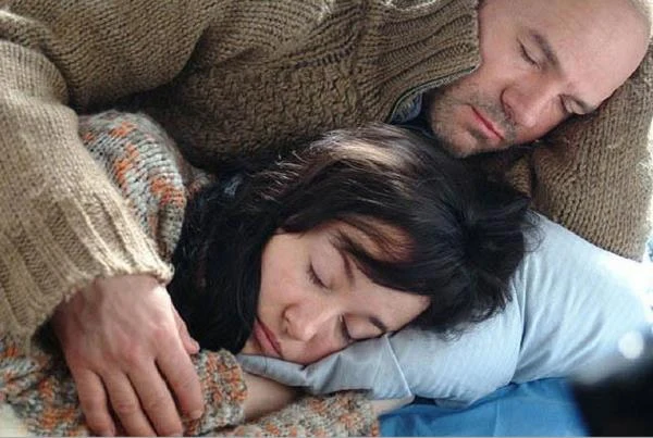 Przełomem w jej aktorkiej karierze okazała sie kreacja pochodzącej z Kosowa emigrantki w dramacie "Cała zima bez ognia" (2004) w reżyserii Grega Zglinskiego. Film prezentowany była na festiwalu filmowym w Wenecji, gdzie otrzymał nagrodę Signis. Przełomem w jej aktorkiej karierze okazała sie kreacja pochodzącej z Kosowa emigrantki w dramacie "Cała zima bez ognia" (2004) w reżyserii Grega Zglinskiego. Film prezentowany była na festiwalu filmowym w Wenecji, gdzie otrzymał nagrodę Signis.