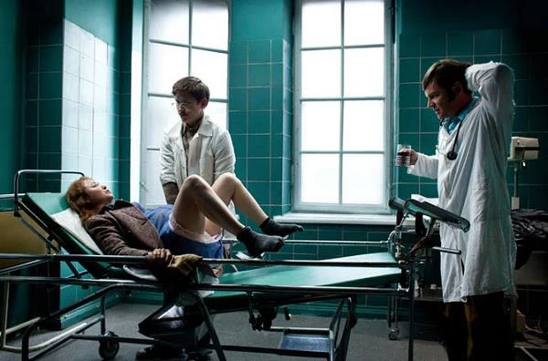 Za rolę w filmie "Być jak Kazimierz Deyna" na Koszalińskim Festiwalu Debiutów Filmowych "Młodzi i Film" otrzymała Jantara za rolę kobiecą za "hojność i trafność w korzystaniu z kolorów palety aktorskich środków wyrazu". To z tego obrazu pochodzi scena, w której rodzącej bohaterce Gabrieli Muskały odbierający poród lekarz radzi: "Niech sobie pani teraz przeklnie! Niech pani klnie, ile ma sił w płucach!". Po czym słyszymy najpiękniejszą wiązankę niecenzuralnych złorzeczeń w historii polskiego kina. Za rolę w filmie "Być jak Kazimierz Deyna" na Koszalińskim Festiwalu Debiutów Filmowych "Młodzi i Film" otrzymała Jantara za rolę kobiecą za "hojność i trafność w korzystaniu z kolorów palety aktorskich środków wyrazu". To z tego obrazu pochodzi scena, w której rodzącej bohaterce Gabrieli Muskały odbierający poród lekarz radzi: "Niech sobie pani teraz przeklnie! Niech pani klnie, ile ma sił w płucach!". Po czym słyszymy najpiękniejszą wiązankę niecenzuralnych złorzeczeń w historii polskiego kina.