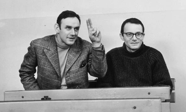 Kinowym debiutem Krzysztofa Zanussiego była "Struktura kryształu" (1969) - refleksyjny dyskurs moralny o wyborze postaw życiowych, ukazany poprzez konfrontację dwóch naukowców, dawnych kolegów z uczelni. Odmienne losy bohaterów filmu (Jan Mysłowicz i Andrzej Żarnecki), z których jeden robi błyskotliwą karierę naukową, drugi natomiast decyduje się na mniej efektowną pracę na prowincji -  sa ilustracją konfliktu między racjonalnie pragmatycznym a humanistycznym modelem życia. Za swój debiut Zanussi wyróżniony został Nagrodą im. Andrzeja Munka , "Struktura kryształu" została również dostrzeżona na festiwalu filmowym Mar del Plata.